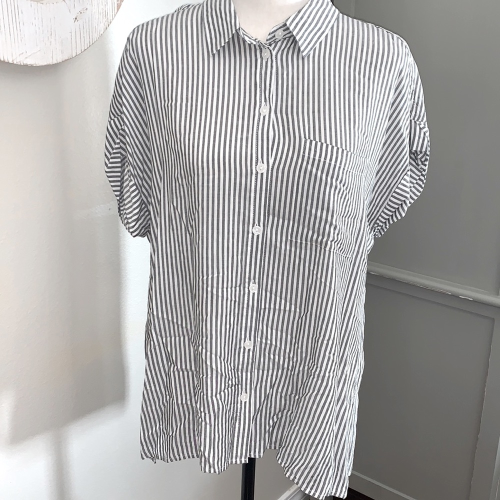 Velvet Heart gray and white button up